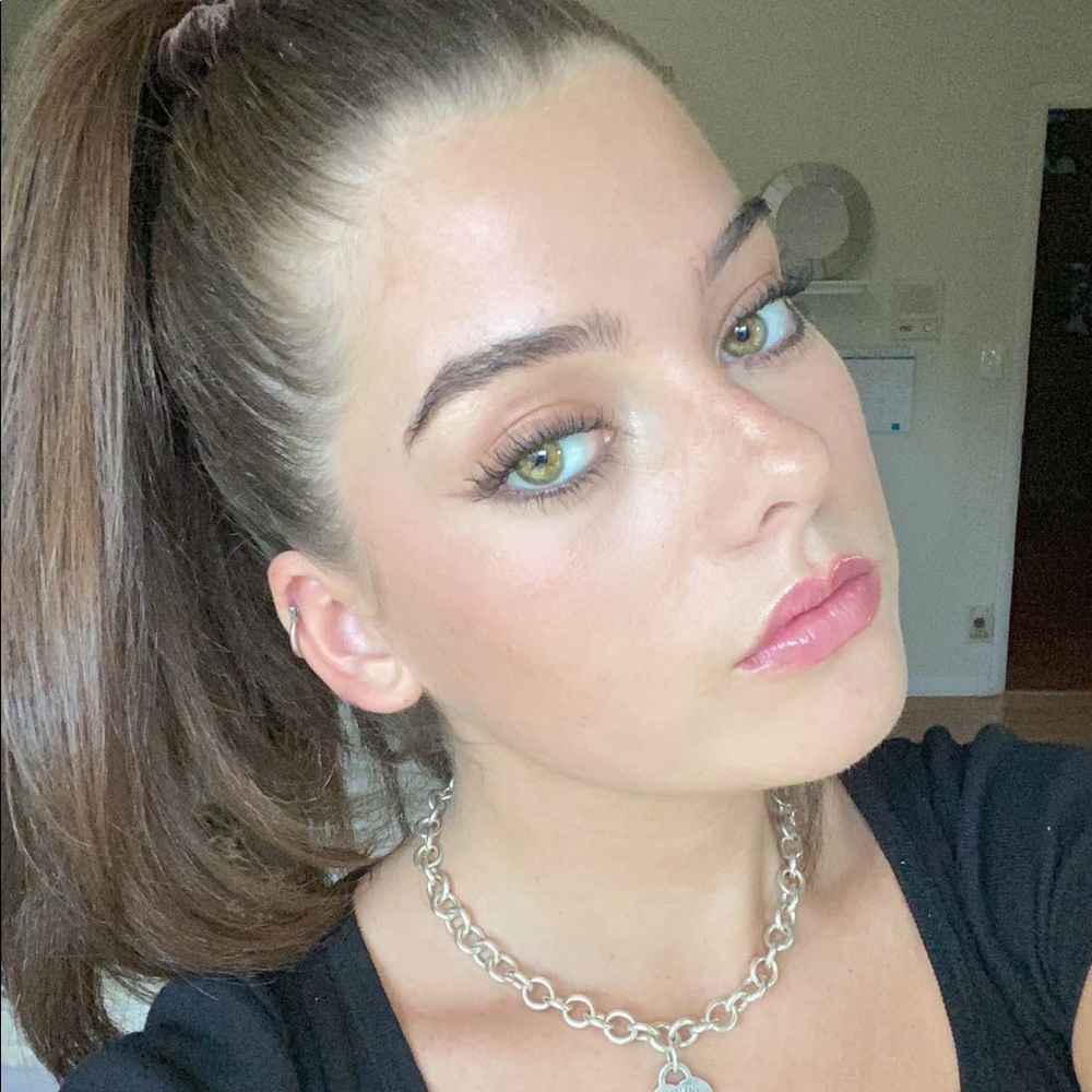 Meet your Posher, Lucy